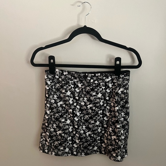 Tranquility tennis Skirt with shorts - Picture 2 of 4